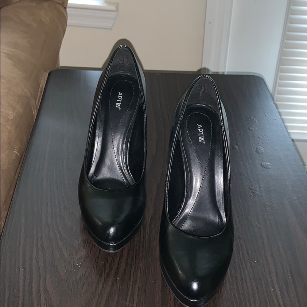 Black pump low platform front S6
